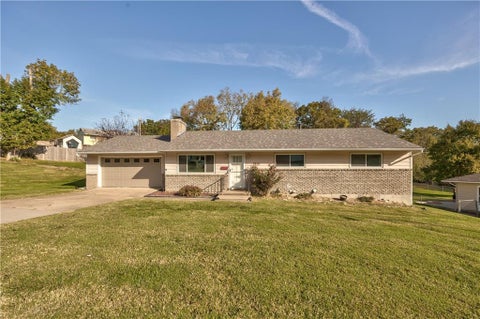 Photo of 3910 NE 54th Street, Kansas City, MO 64119 (MLS # 2648037)