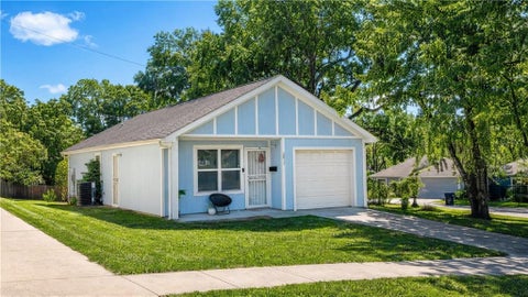 Photo of 2817 Kensington Avenue, Kansas City, MO 64128 (MLS # 2643106)