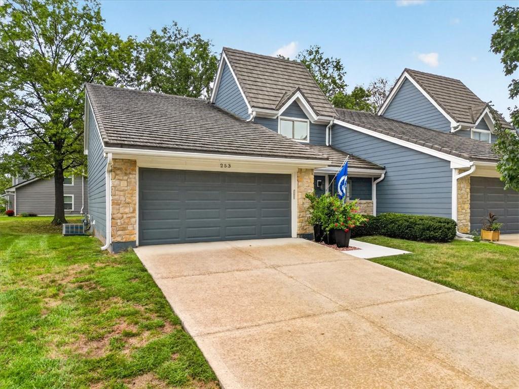 253 NE Edgewater Drive
