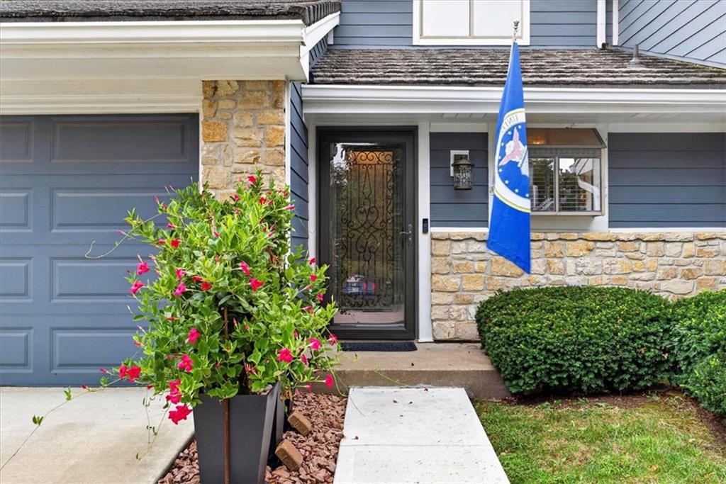 253 NE Edgewater Drive