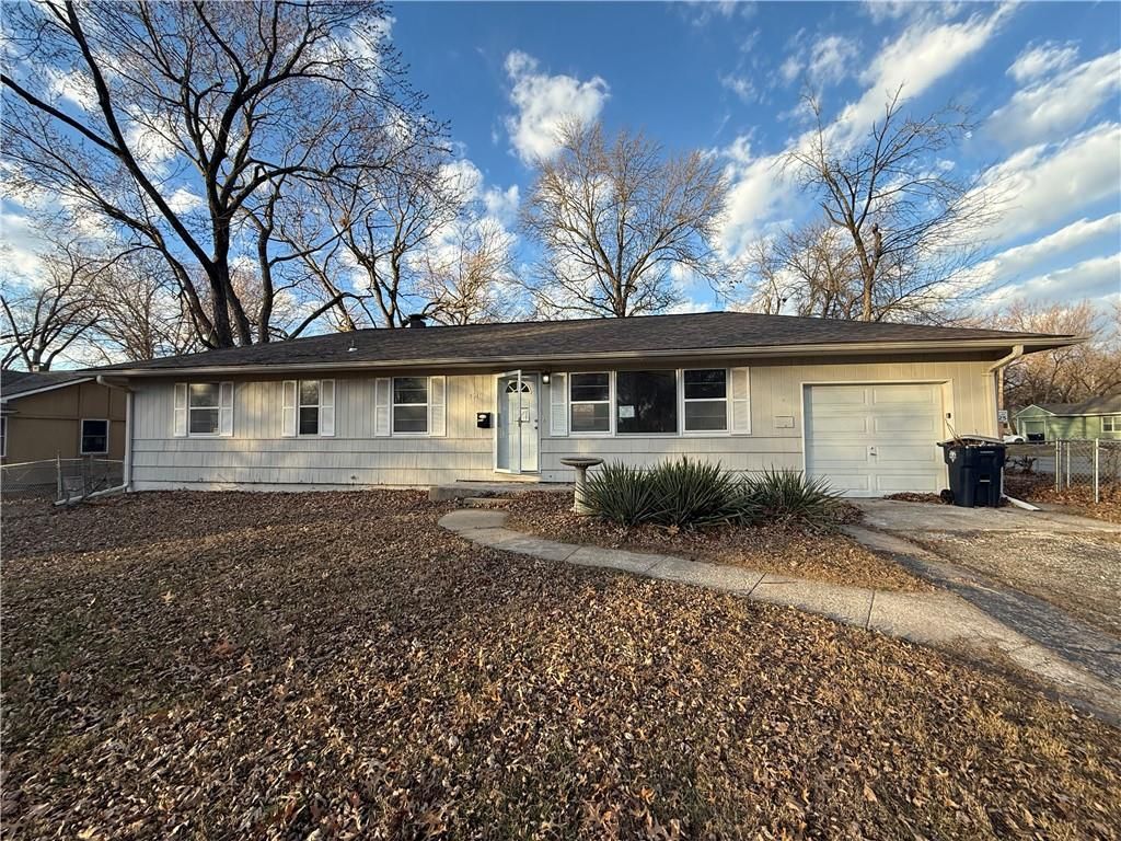 Photo of 4516 E 112TH Terrace, Kansas City, MO 64137 (MLS # 2592774)