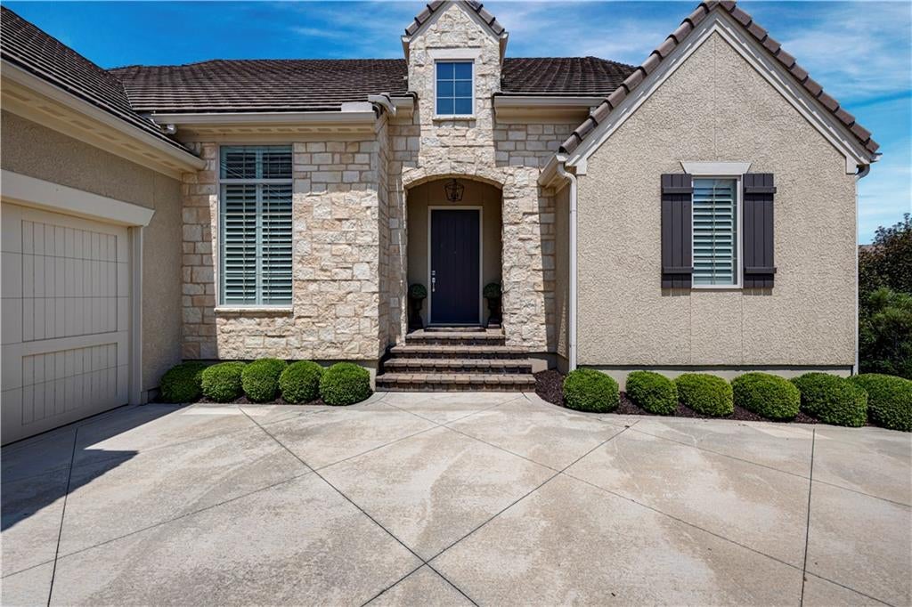 3122 W 150th Terrace