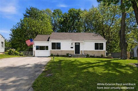 Photo of 8233 Woodward Street, Overland Park, KS 66204 (MLS # 2615221)
