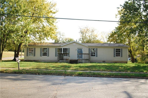 1801 5TH AVE, LEAVENWORTH, KS 66048 - Image 442c265fbb218c25a6cf8a5d7ed9d064/2956343741