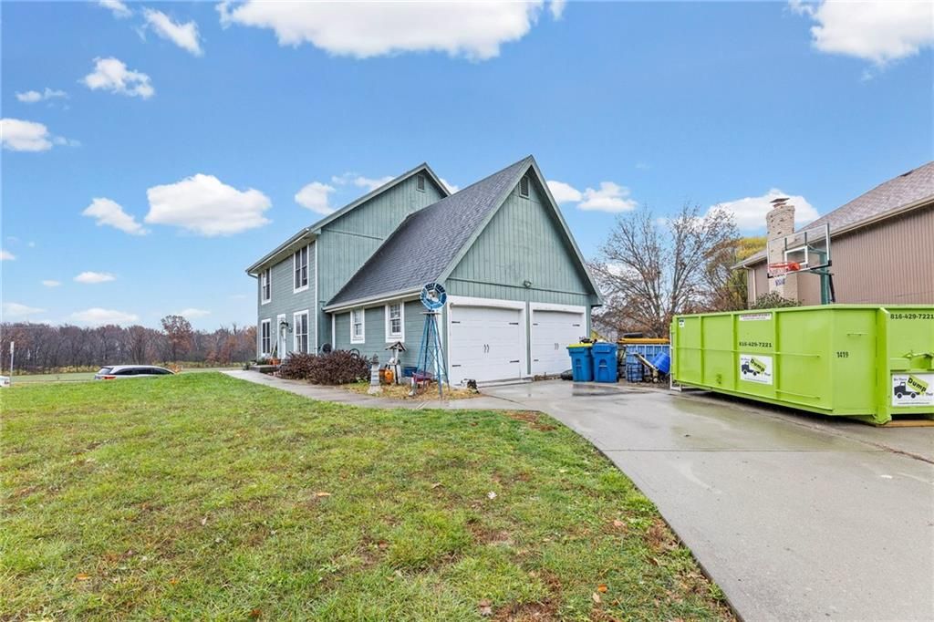 Photo of 1601 Dunwich Drive, Liberty, MO 64068 (MLS # 2587879)