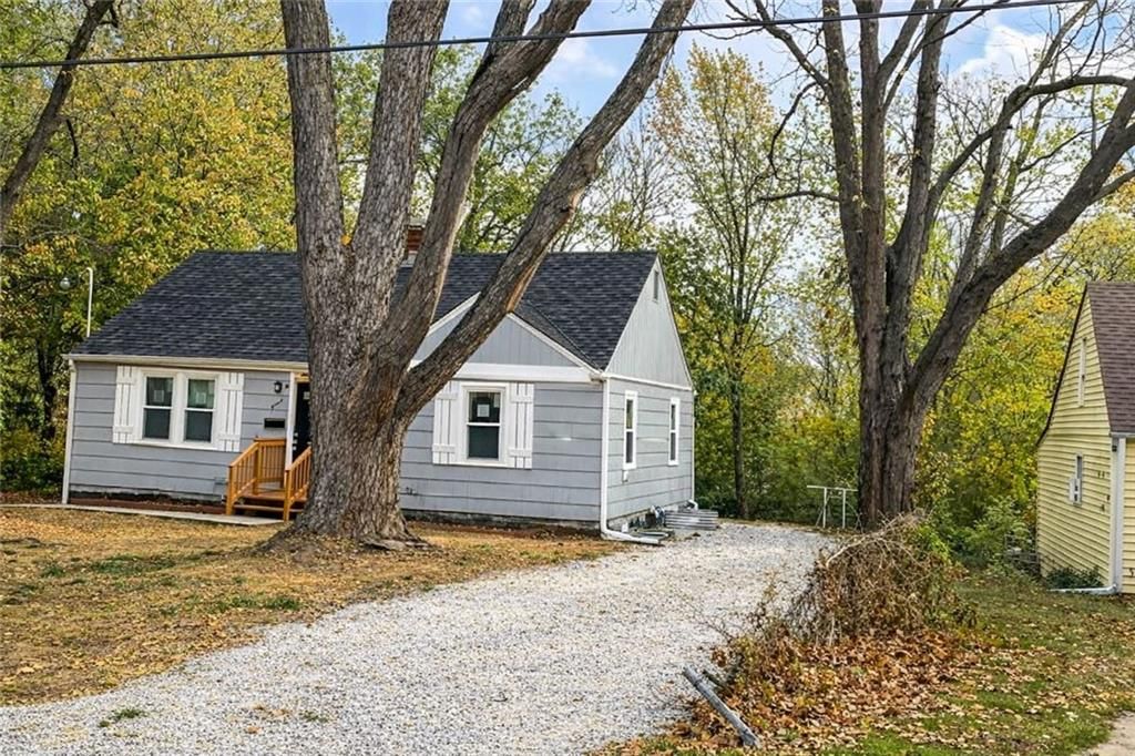 Photo of 5105 Rinker Road, Kansas City, MO 64129 (MLS # 2598726)