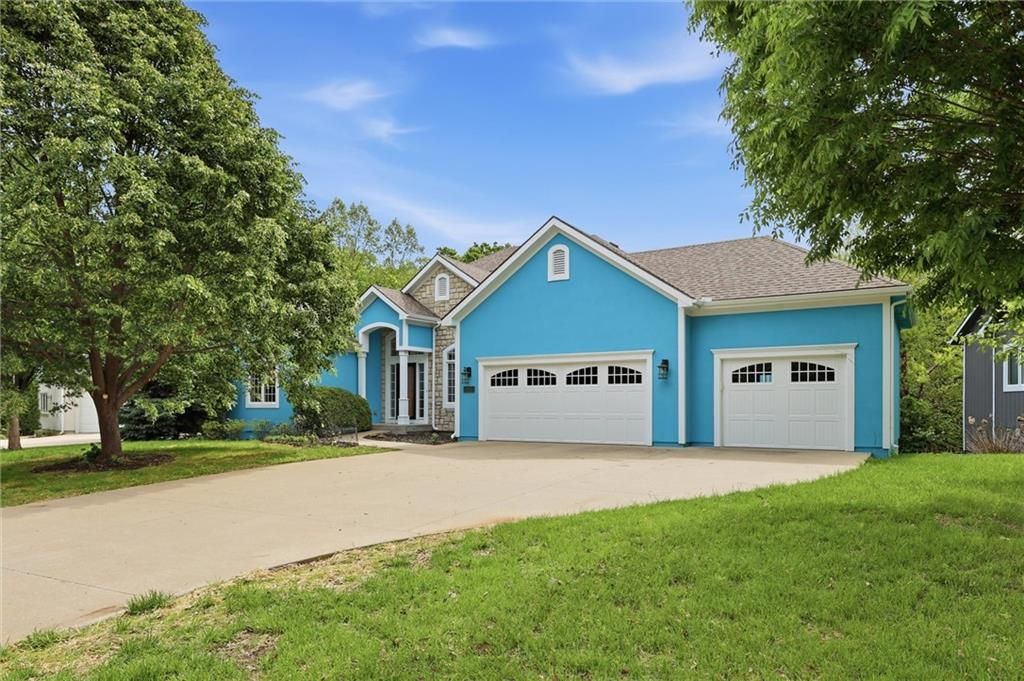Photo of 1140 Waverly Drive, Lawrence, KS 66049 (MLS # 2618969)