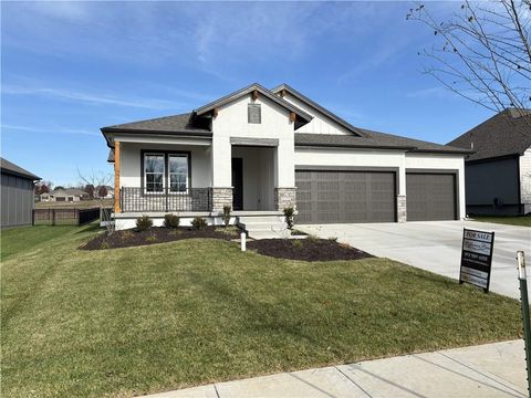 Photo of 20040 W 226th Terrace, Spring Hill, KS 66083 (MLS # 2582039)