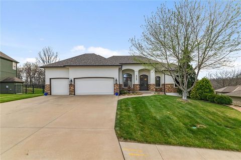 4900 SW Marguerite Street, Blue Springs, MO 64015 - #: 2607232