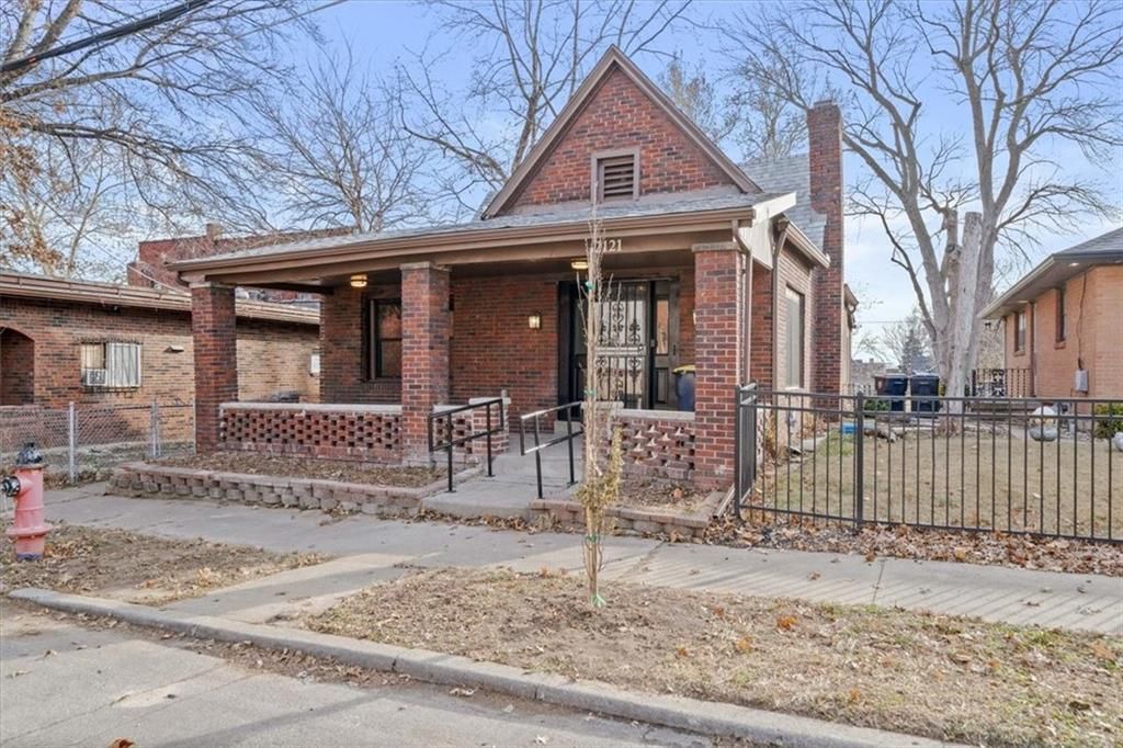 Photo of 2121 Elma Street, Kansas City, MO 64124 (MLS # 2592588)