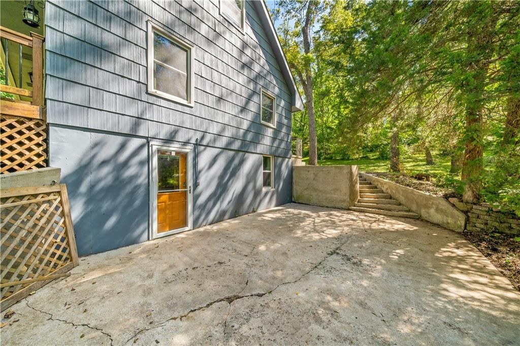 Photo of 5903 Walnut Creek Drive, Parkville, MO 64152 (MLS # 2608253)