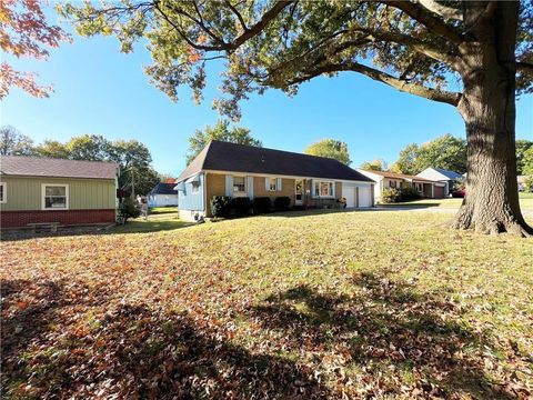 Photo of 7111 W 71st Terrace, Overland Park, KS 66204 (MLS # 2582661)