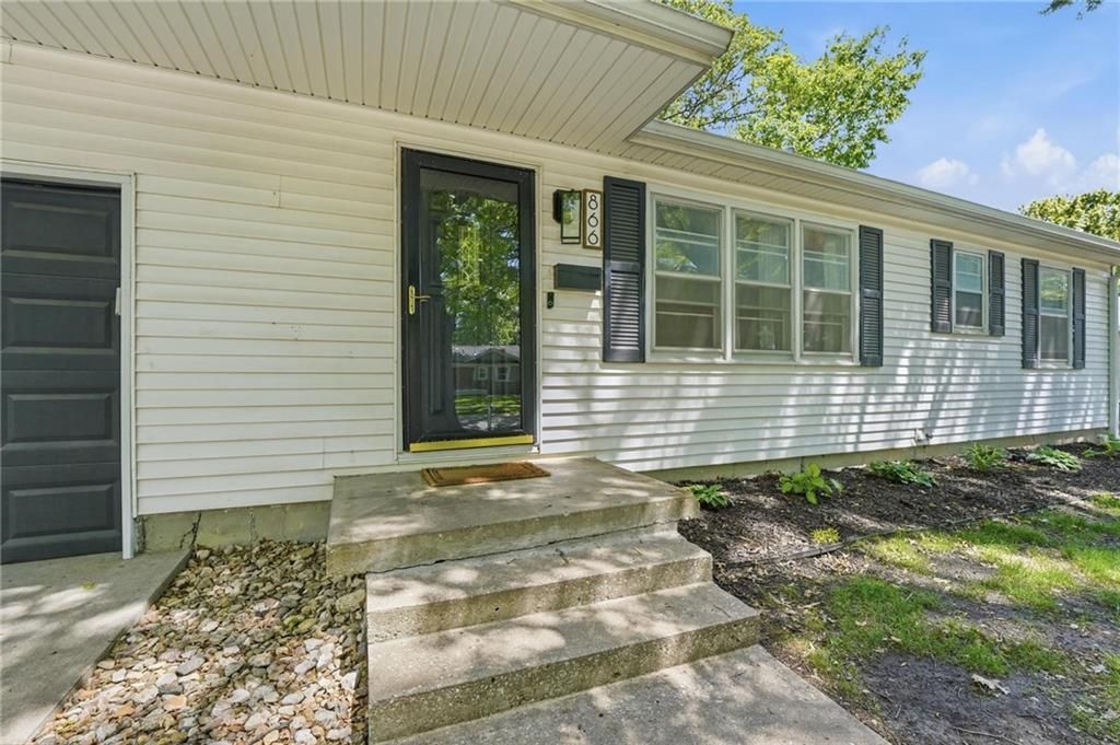 Photo of 866 S Sheridan Circle, Olathe, KS 66061 (MLS # 2618744)