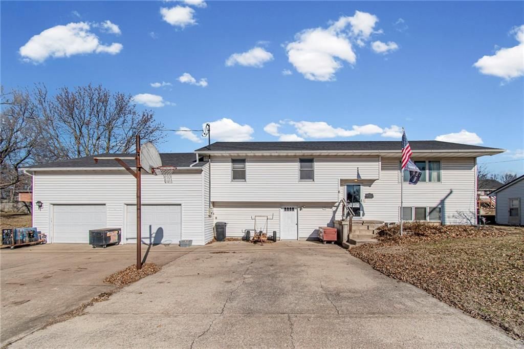 Photo of 6 W 15th Street, Carrollton, MO 64633 (MLS # 2598169)