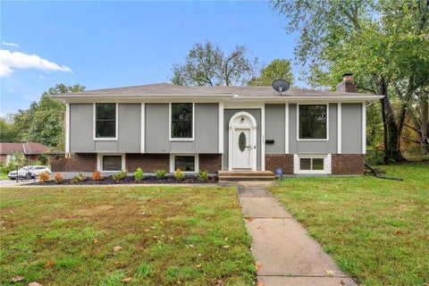 Photo of 8929 E 90th Terrace, Kansas City, MO 64138 (MLS # 2646670)