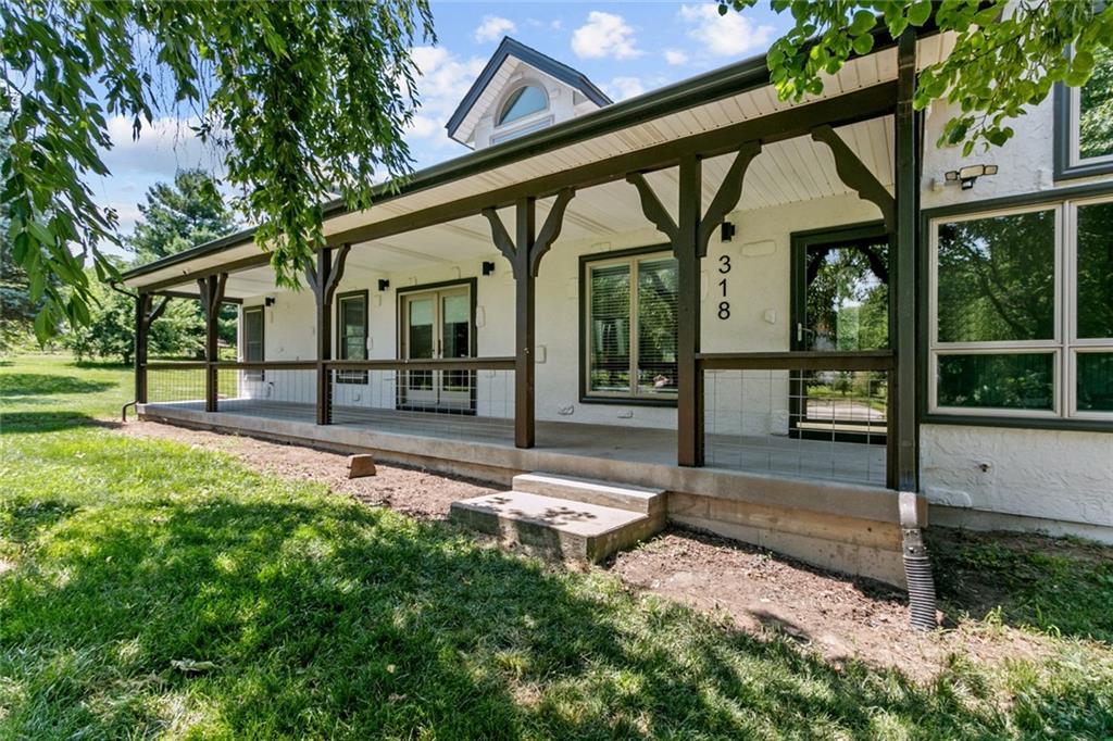 318 NW Heady Avenue