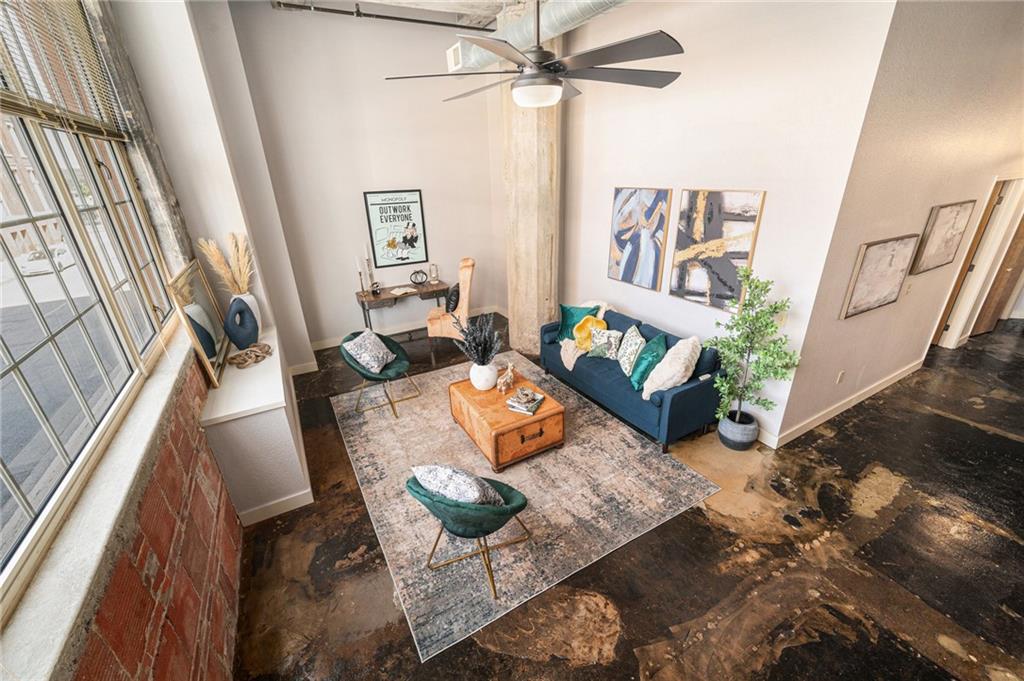321 W 7th Street 206