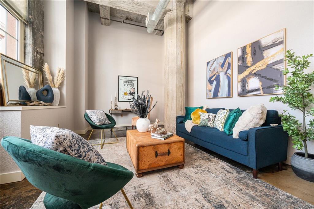 321 W 7th Street 206