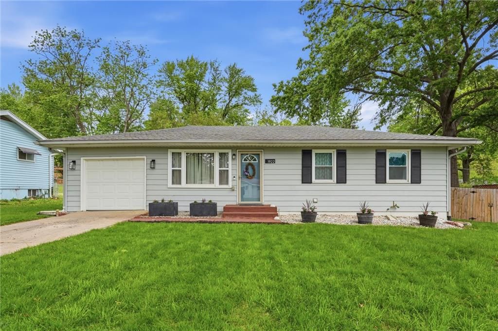 Photo of 1922 Osage Street, Leavenworth, KS 66048 (MLS # 2618995)