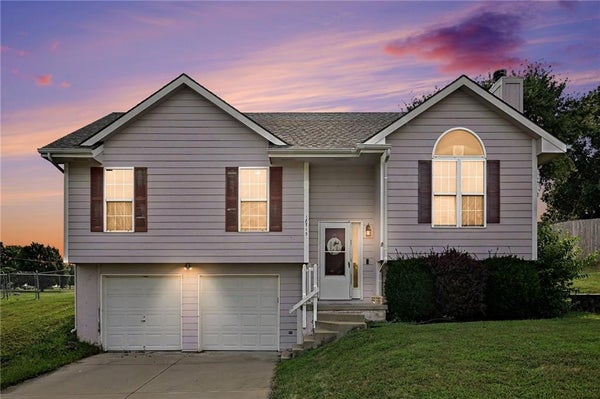 18713 PRIMROSE ST, SMITHVILLE, MO 64089 - Image 45b91c8fea5dfef8d46a78e0eb19a3c5/3407520393