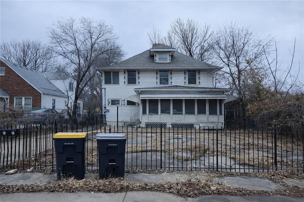 Photo of 1816 E 75th Terrace, Kansas City, MO 64132 (MLS # 2592284)