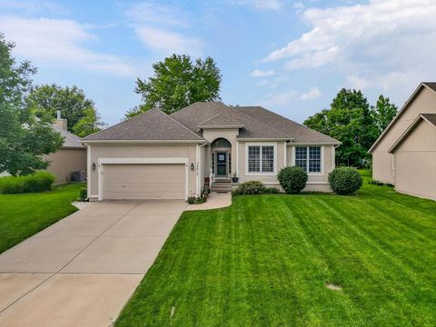 24012 Augusta Court, Paola, KS 66071 - #: 2555542