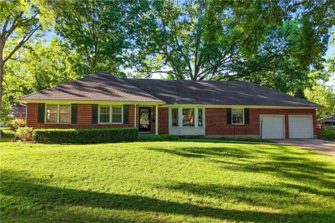 Photo of 4411 W 97 Street, Overland Park, KS 66207 (MLS # 2626971)