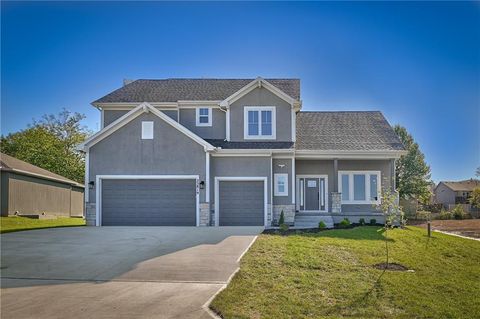 Photo of 6004 Apache Drive, Shawnee, KS 66226 (MLS # 2622032)