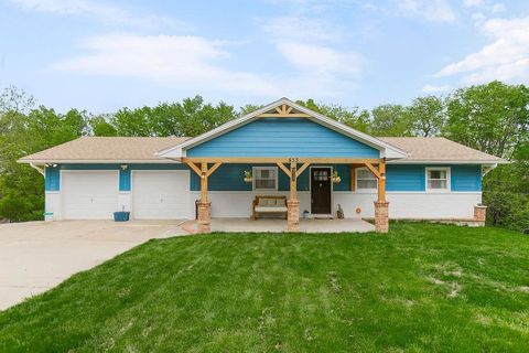 Photo of 433 S 76TH Street, Kansas City, KS 66111 (MLS # 2615764)