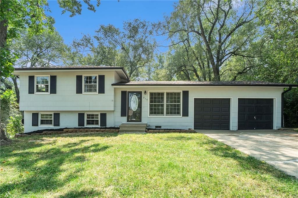 Photo of 215 Grant Street, Liberty, MO 64068 (MLS # 2578262)