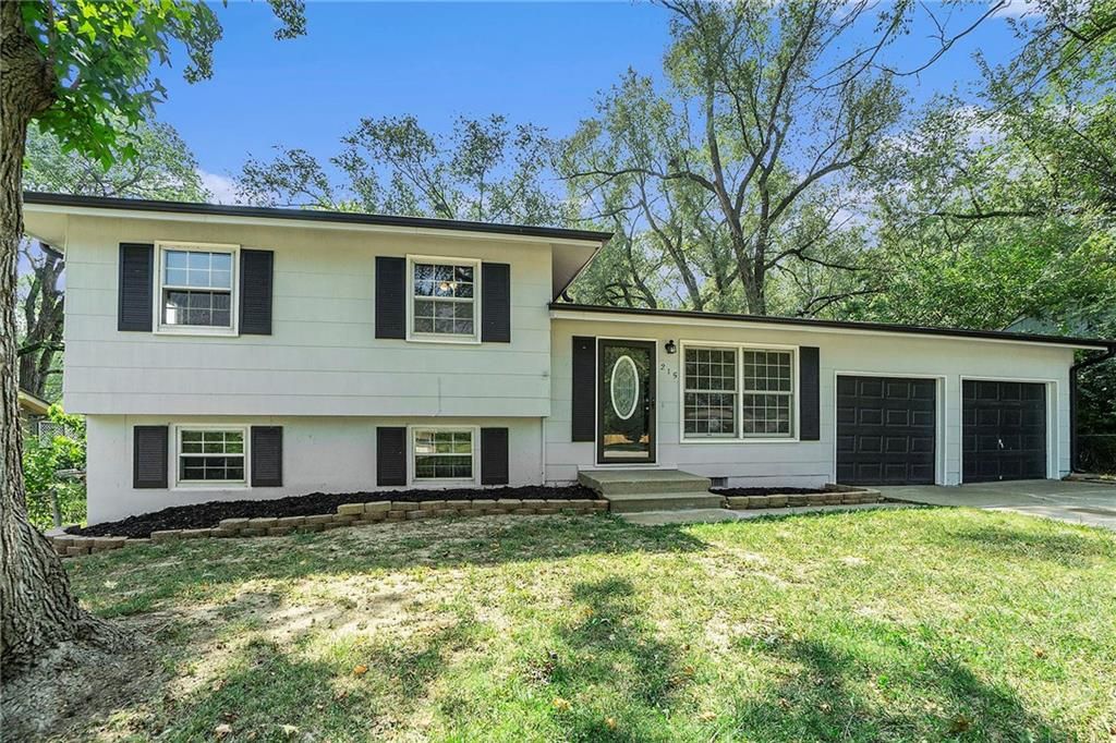 Photo of 215 Grant Street, Liberty, MO 64068 (MLS # 2578262)