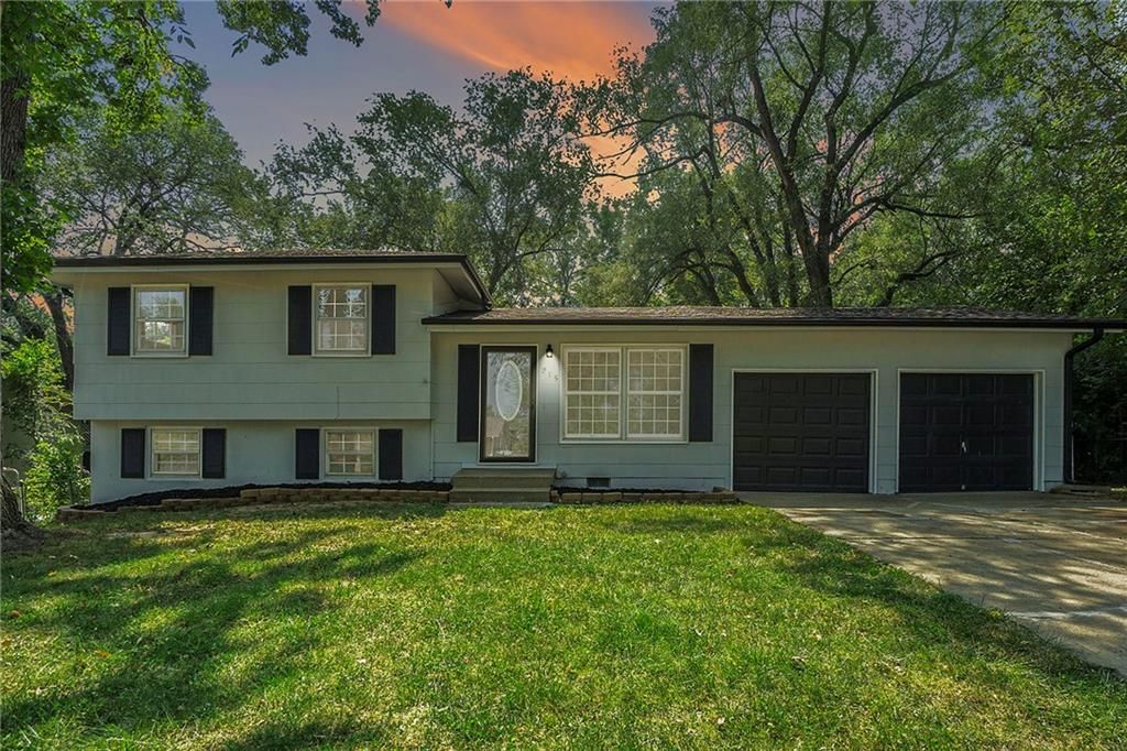 Photo of 215 Grant Street, Liberty, MO 64068 (MLS # 2578262)