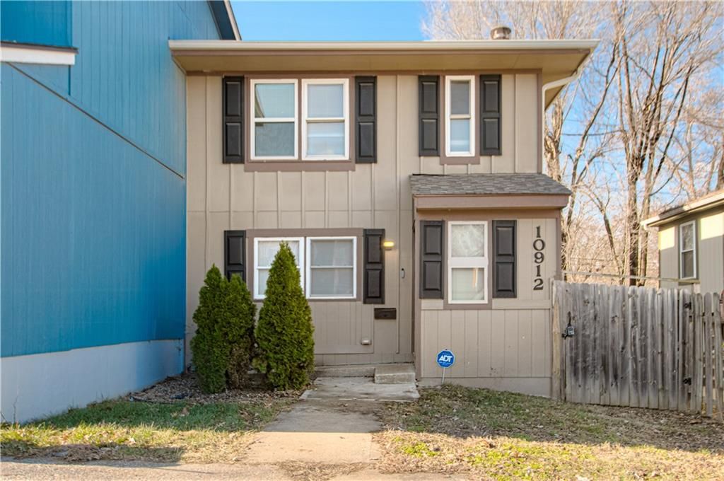 Photo of 10912 McKinley Avenue, Kansas City, MO 64134 (MLS # 2592406)