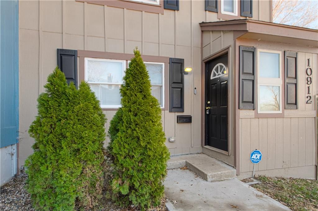 Photo of 10912 McKinley Avenue, Kansas City, MO 64134 (MLS # 2592406)