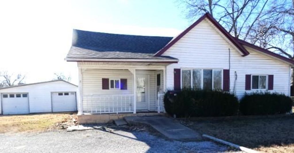 Photo of 923 E Walnut Street, Rich Hill, MO 64779 (MLS # 2598549)
