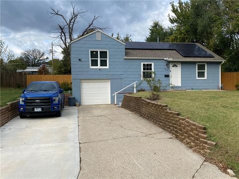 Photo of 2620 Woodend Avenue, Kansas City, KS 66106 (MLS # 2584765)