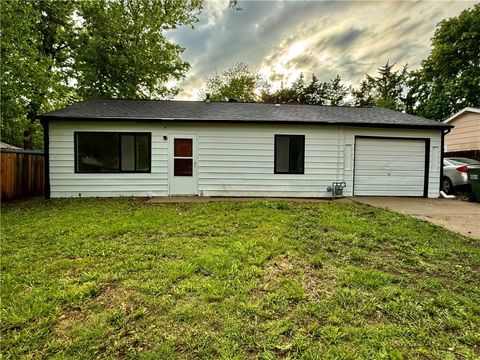 Photo of 1531 Wedgewood Drive, Lawrence, KS 66044 (MLS # 2616722)
