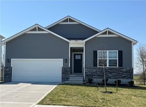 713 Fallen Leaf Drive, Belton, MO 64012 - MLS#: 2601685