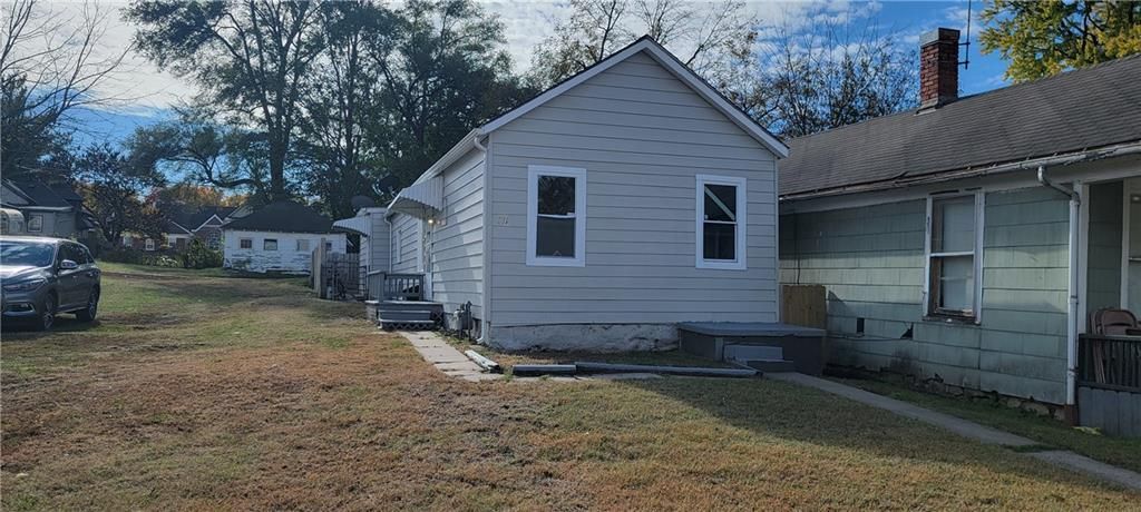 Photo of 711 Pottawatomie Street, Leavenworth, KS 66048 (MLS # 2592096)
