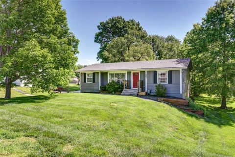 Photo of 903 S Jefferson Street, Kearney, MO 64060 (MLS # 2619890)