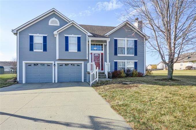 Photo 1 of 23 — 806 Cindy Lane, Raymore, MO 64083