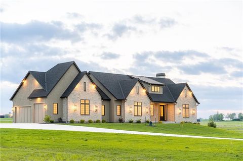 Photo of 18904 Bella Terra Road, Pleasant Hill, MO 64080 (MLS # 2613276)