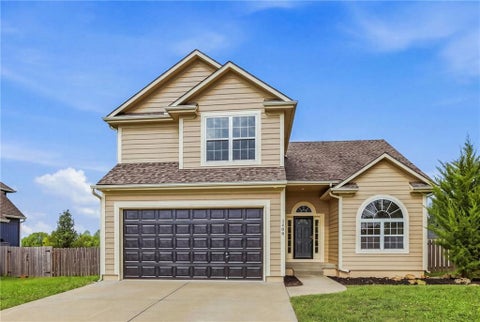 Photo of 1306 Thomas Drive, Louisburg, KS 66053 (MLS # 2643546)