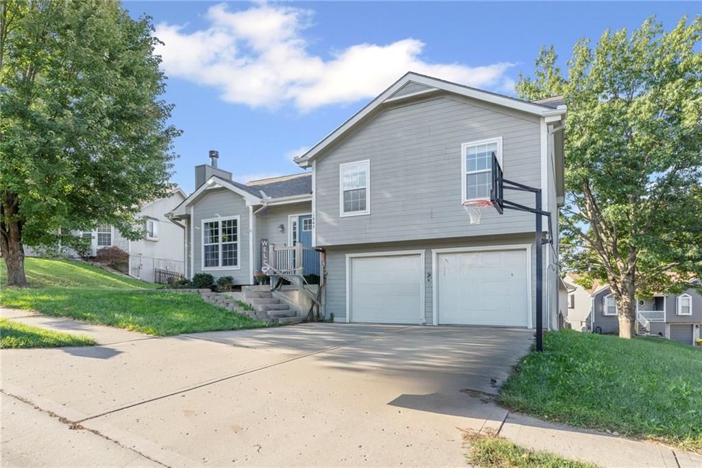 Photo of 1847 Mallard Drive, Liberty, MO 64068 (MLS # 2578320)