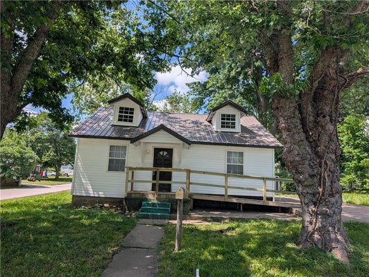 105 E COLORADO ST, WINDSOR, MO 65360 - Image 4745b71cd02357fc586d2ff72ddae6fc/828796532