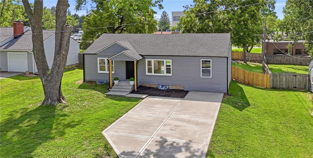 Photo of 6346 Monrovia Street, Shawnee, KS 66216 (MLS # 2635223)