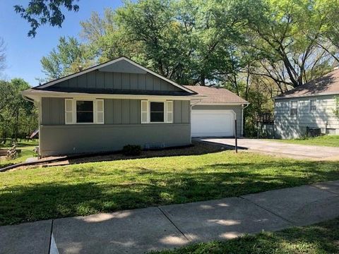 Photo of 3203 E 107th Terrace, Kansas City, MO 64137 (MLS # 2615441)