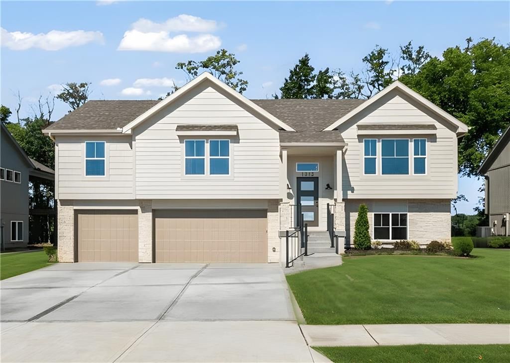 Photo of 1103 N Eli Lane, Warrensburg, MO 64093 (MLS # 2607834)