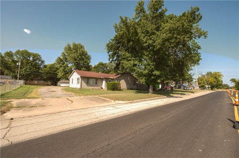 Photo of 216 Main Street, Neodesha, KS 66757 (MLS # 2638454)