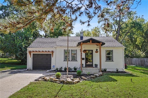 Photo of 8429 W 54th Terrace, Merriam, KS 66202 (MLS # 2646978)